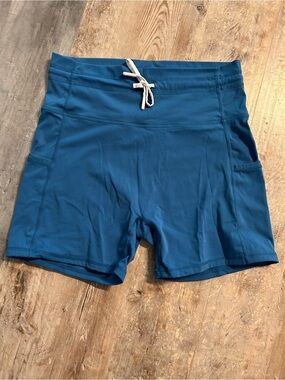 Zyia Pocket
Drawstring Luxe Hustle Shorts size large
